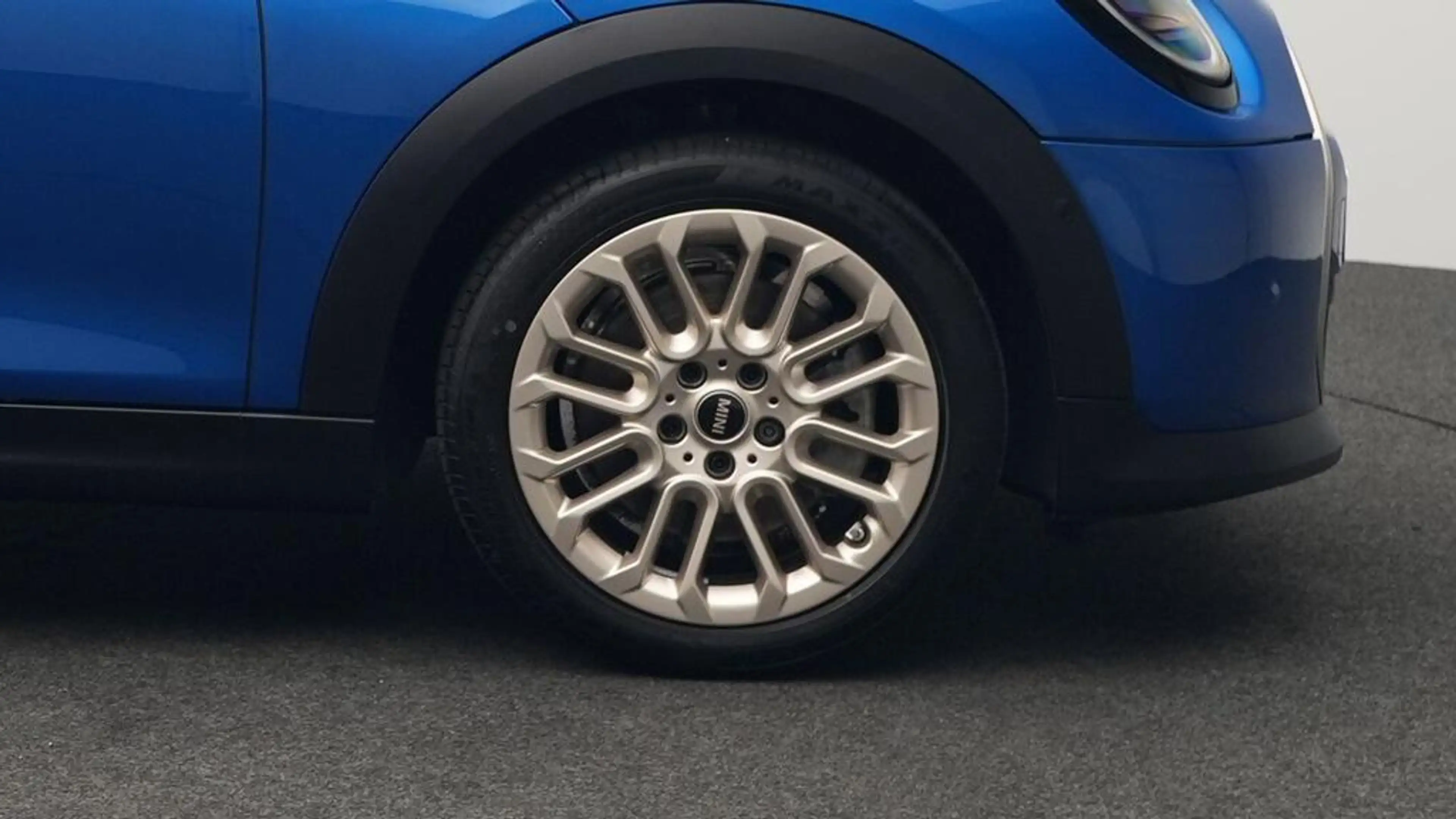 MINI Cooper C Favoured Trim — photo 11