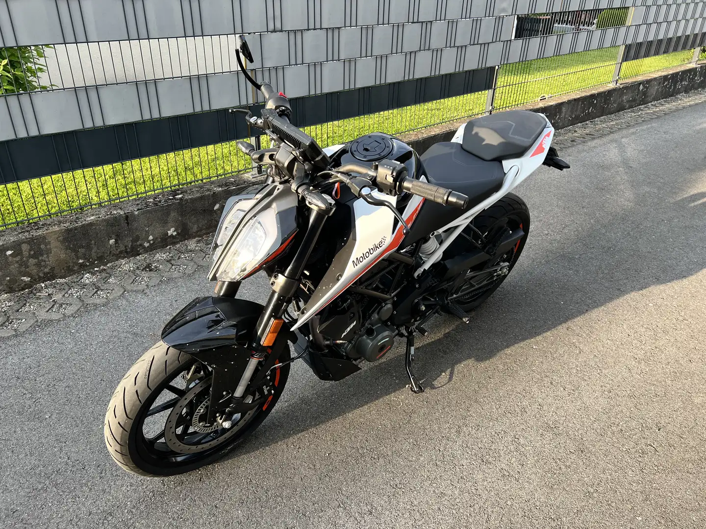 KTM 390 Duke Blanc - 1
