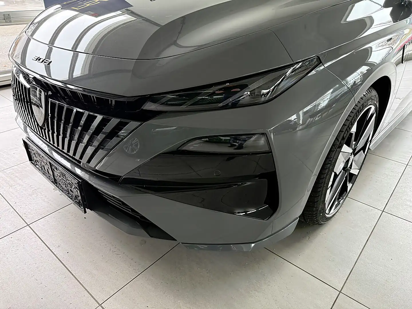 Peugeot 308 SW Hybrid 145 e-DSC6 GT Grau - 2