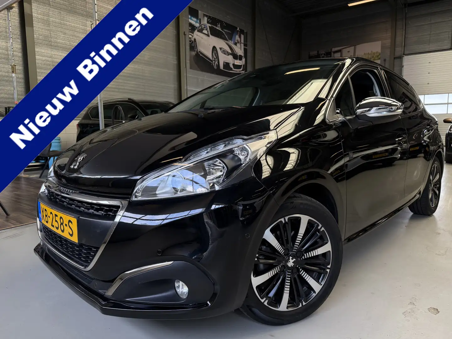 Peugeot 208 1.2 PureTech Tech Edition Airco, Navi, Camera, Cru Чорний - 1