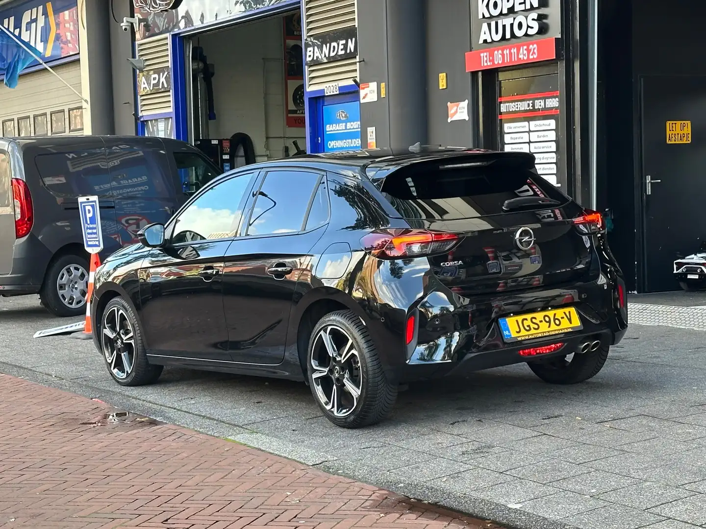 Opel Corsa 1.2 GS Line Automaat Leer Navi Camera Carplay Pano Noir - 2