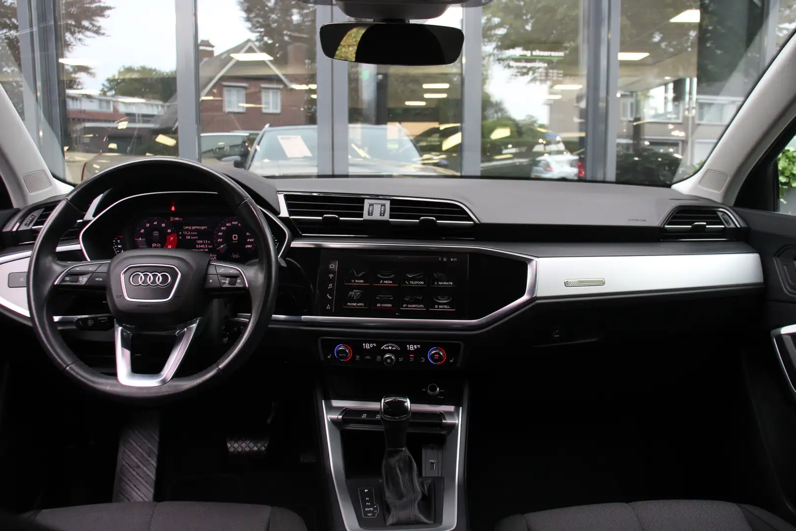 Audi Q3 35 TFSI Advanced Pro Line Plus Zwart - 2