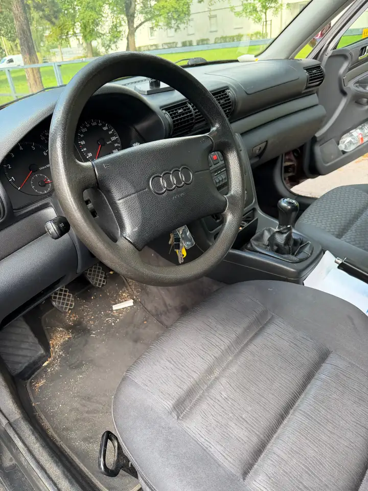 Audi A4 1.6, foto 10
