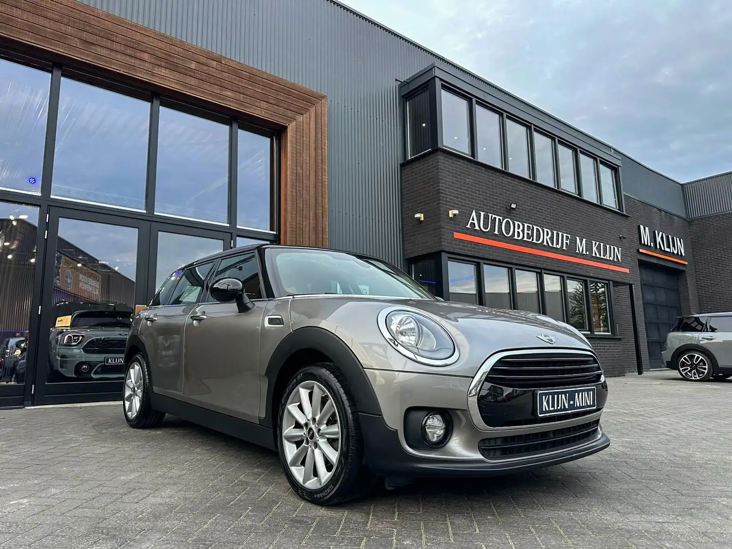MINI Cooper Clubman Mini 1.5 Business 136pk/Ned auto/17"S/Navi/Topstaa Grau - 1