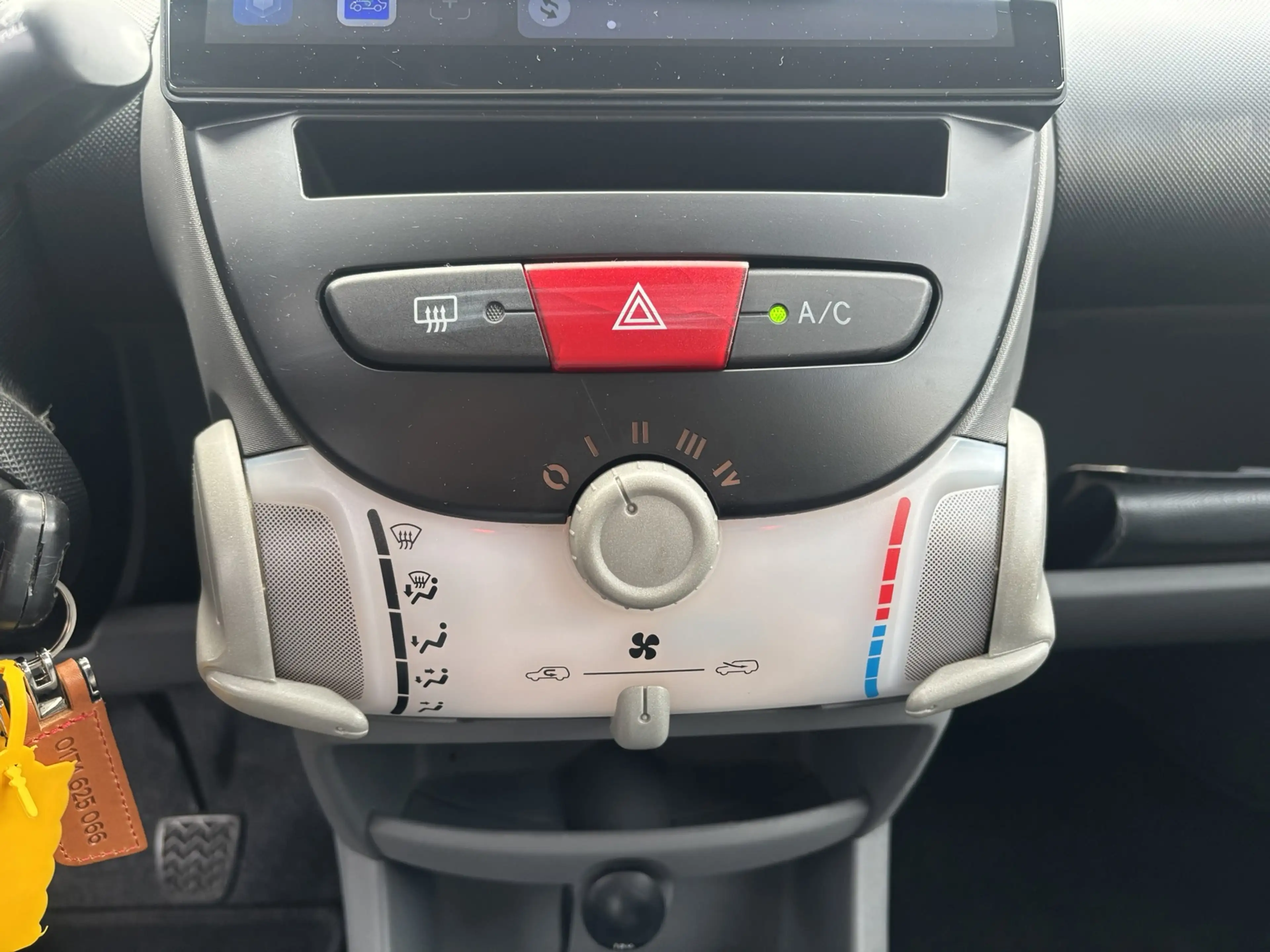 Peugeot 107 1.0-12V XS | Automaat | Airco | Apple Carplay | An — photo 8