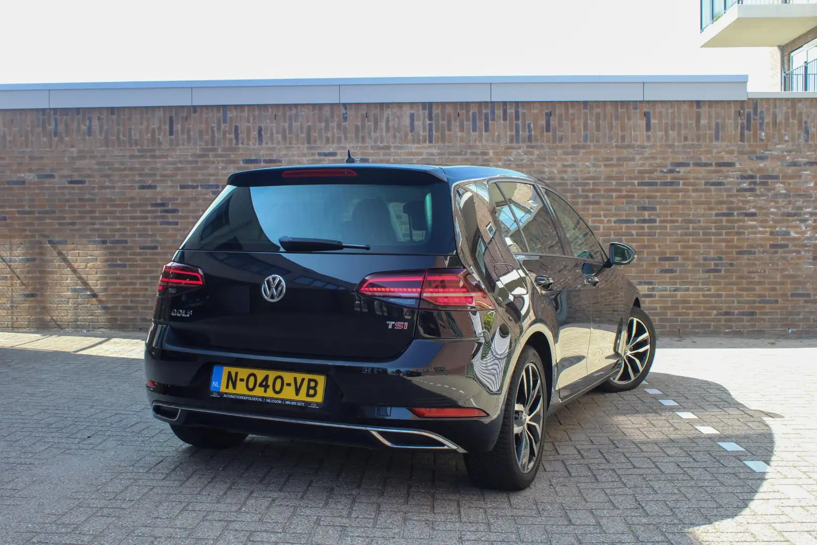 Volkswagen Golf 1.4 TSI Highl Busi R-line | ACC | Camera | Stoel V Zwart - 2
