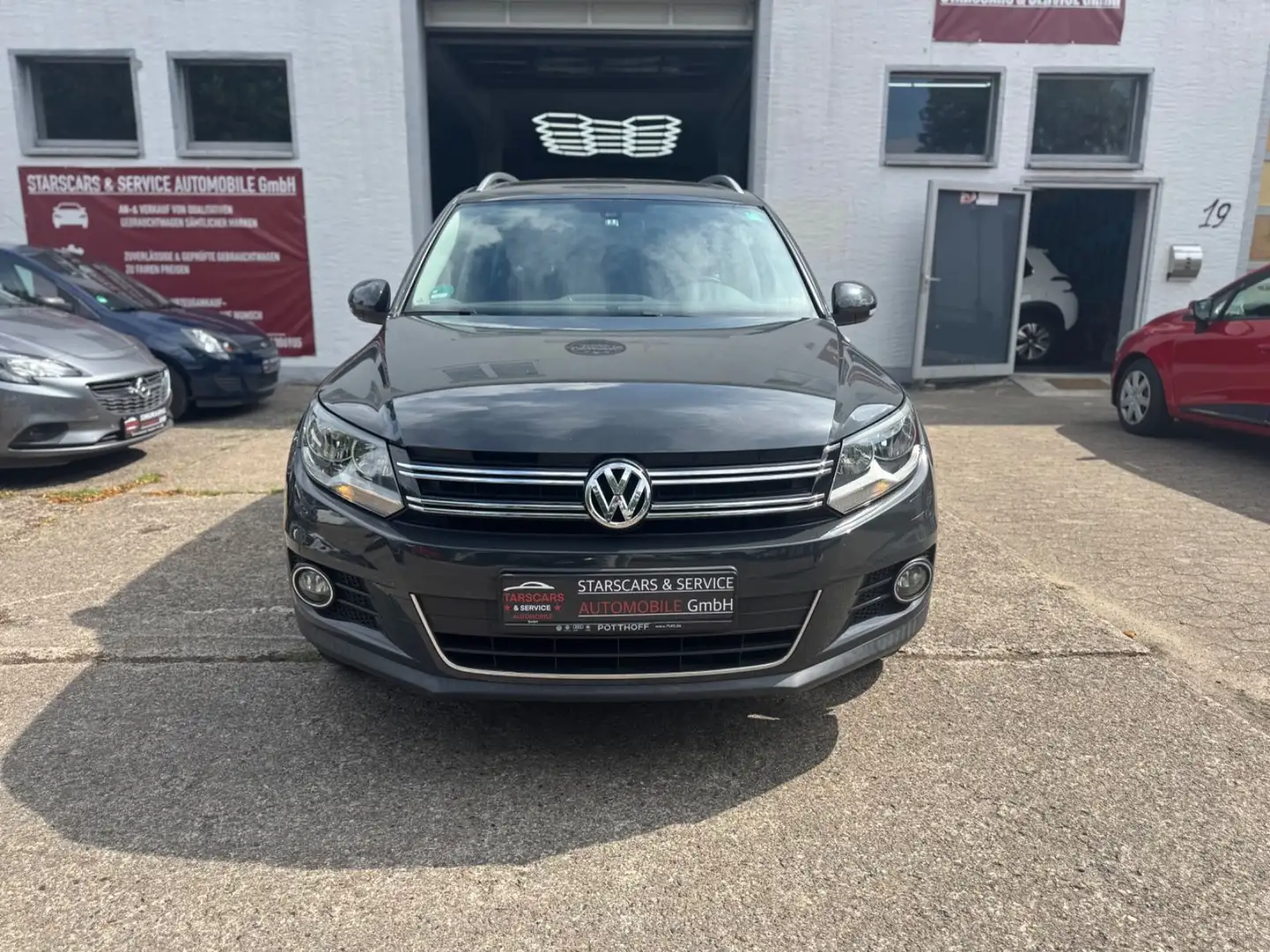 Volkswagen Tiguan *Sport & Style BMT*2.H*PANORAMA*NAVI*SHZ* Gris - 2