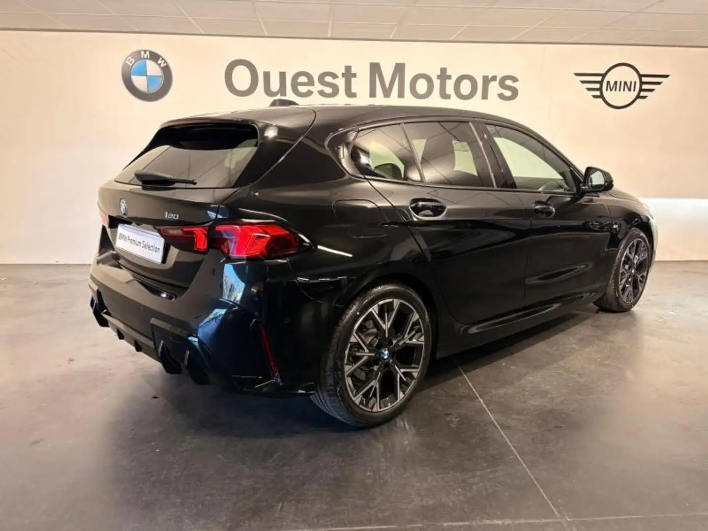 BMW 120 120A 170ch M Sport DKG7 Schwarz - 2