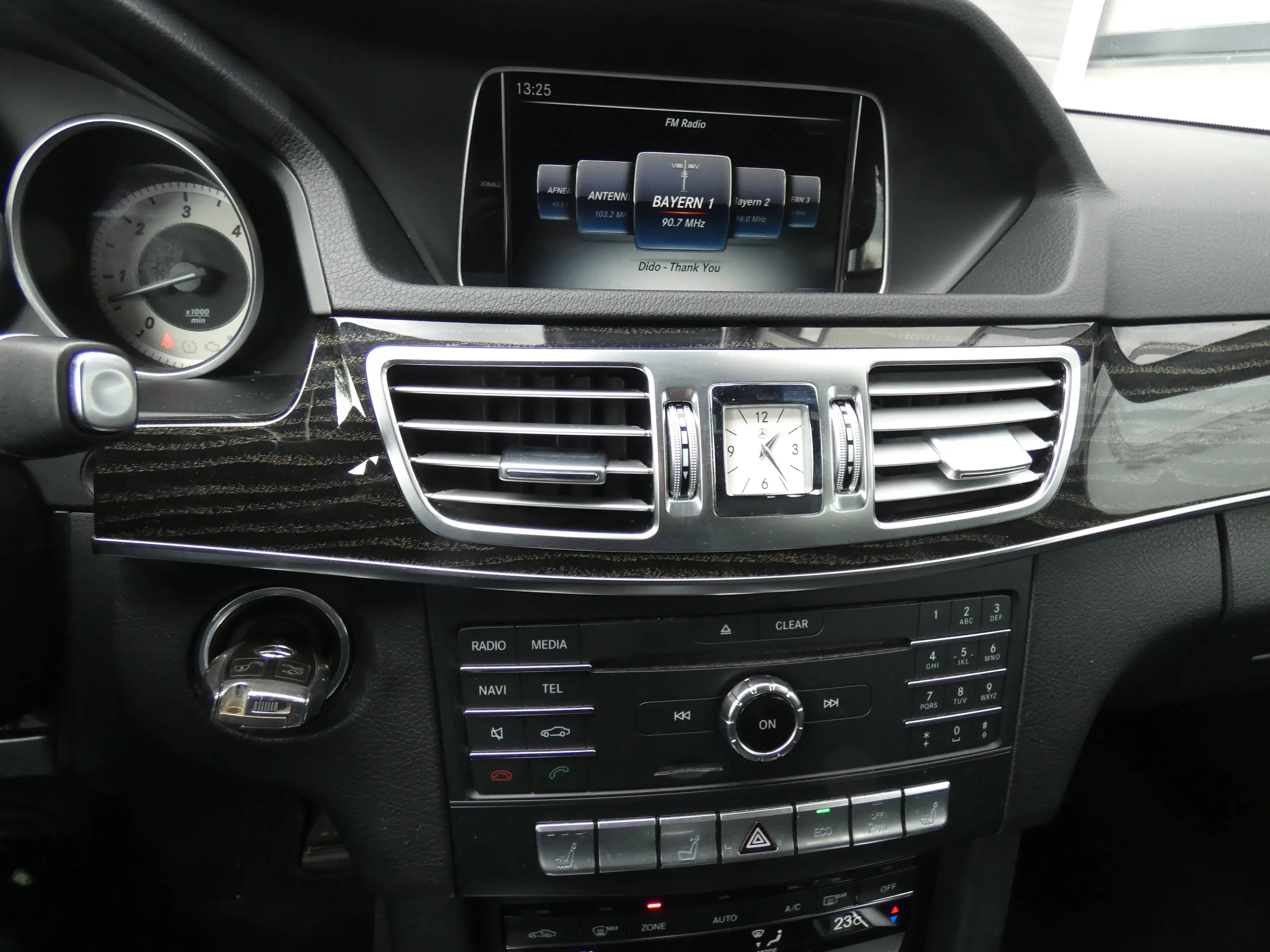 Mercedes-Benz E 350 E 350 BlueTec 4Matic — photo 10