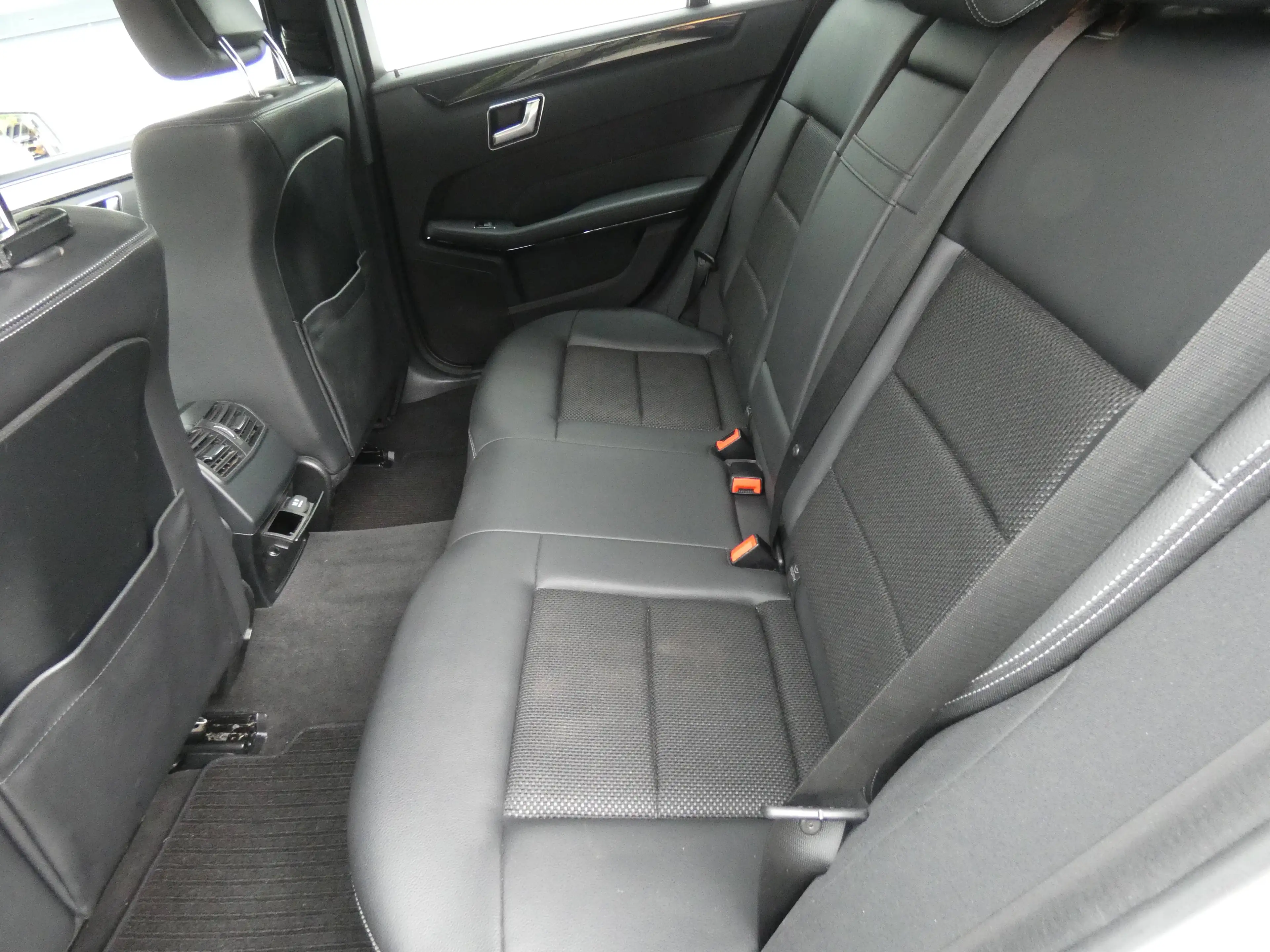 Mercedes-Benz E 350 E 350 BlueTec 4Matic — photo 12