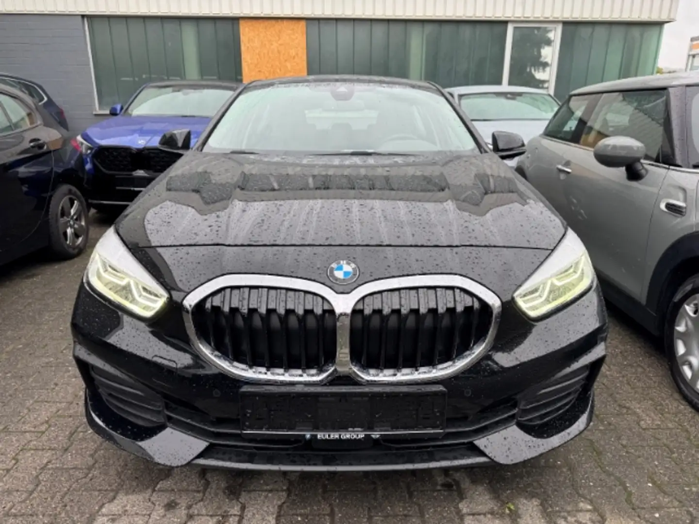 BMW 118 i Navi LED Kamera SHZ Tempomat MFL Schwarz - 2