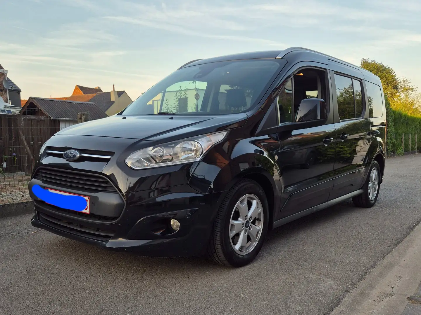 Ford Tourneo Connect 1.5 TDCi Titanium (EU6) Zwart - 2