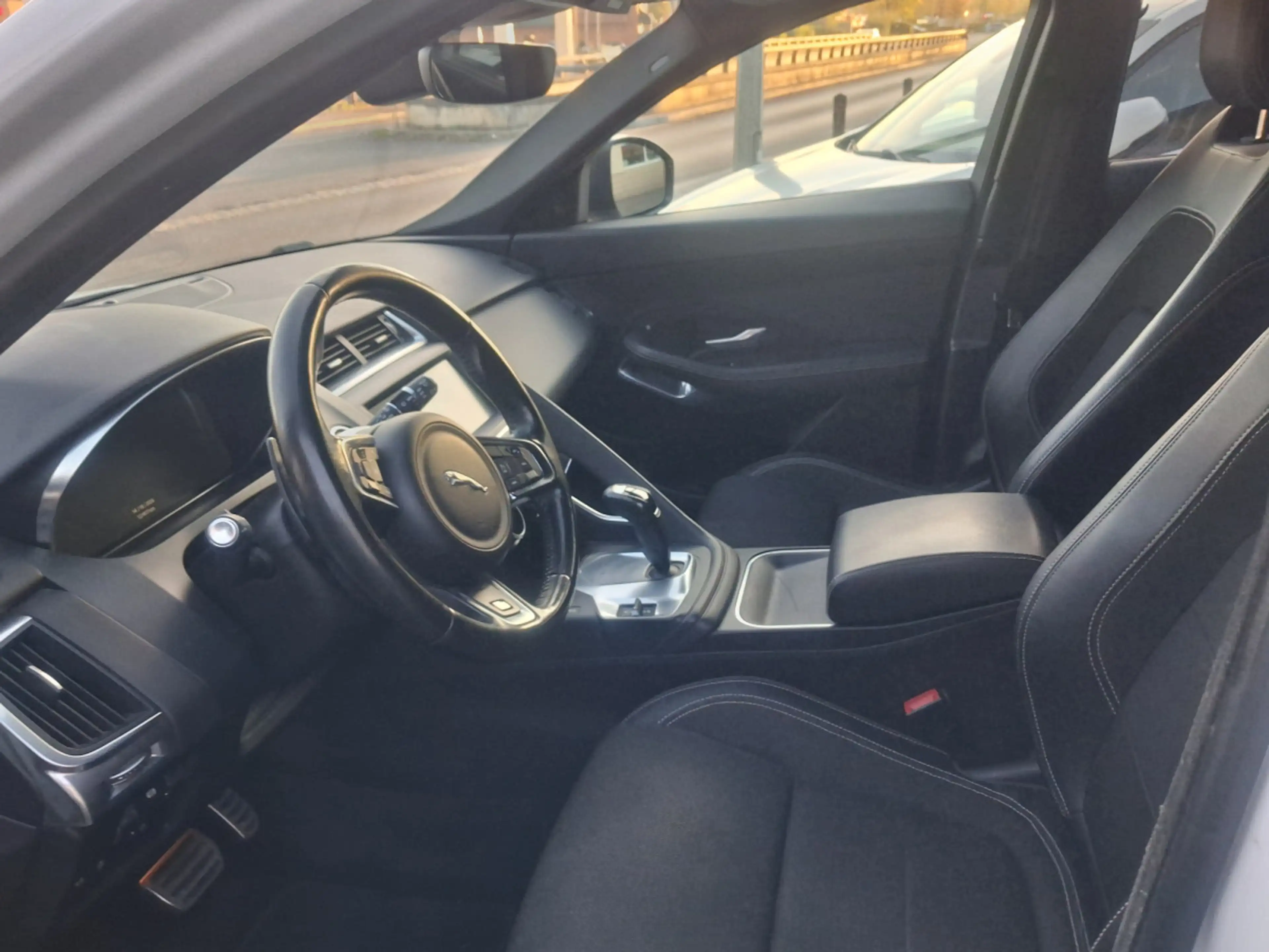 Jaguar E-Pace RDINAMIC — photo 9
