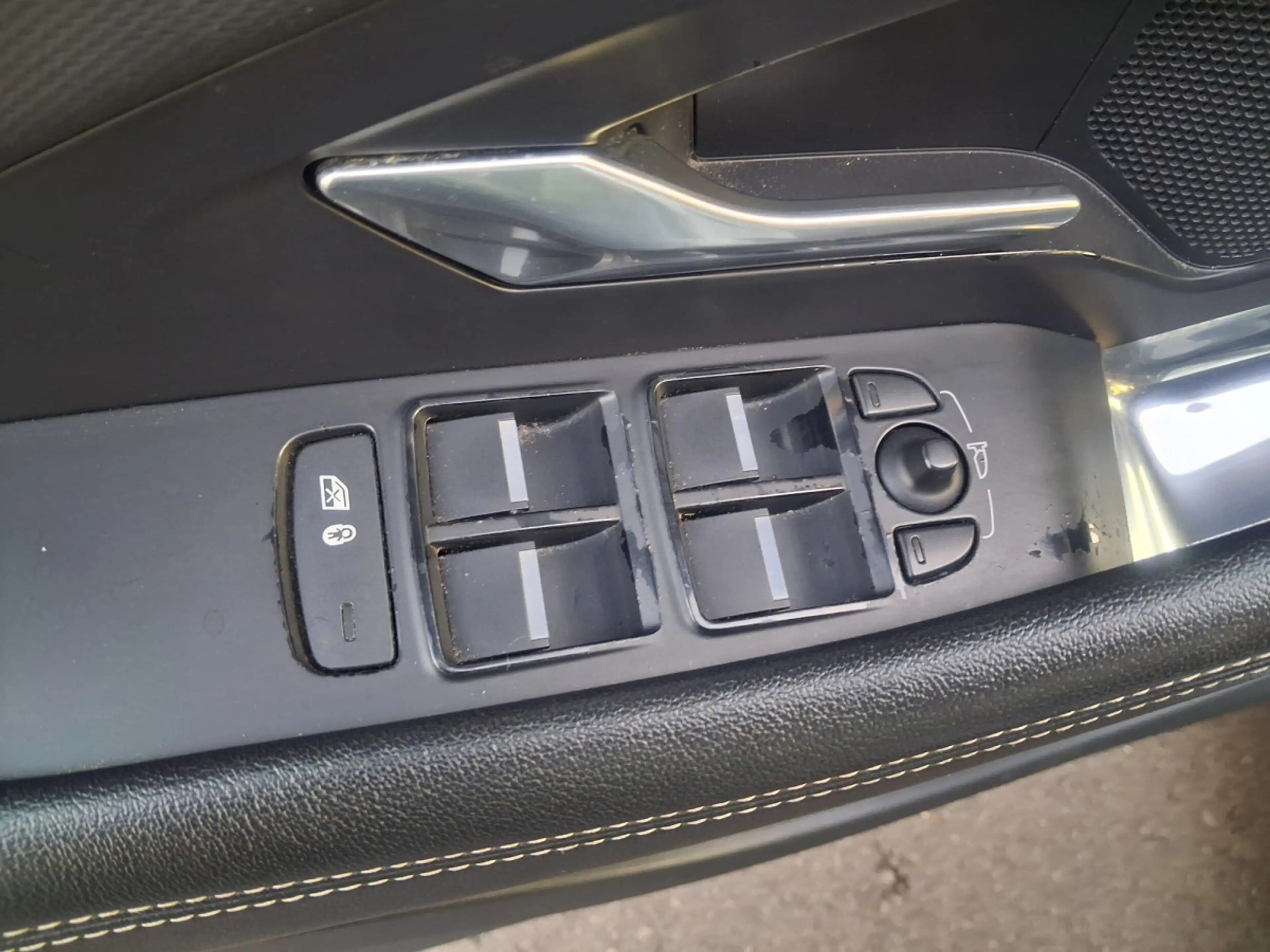 Jaguar E-Pace RDINAMIC — photo 11