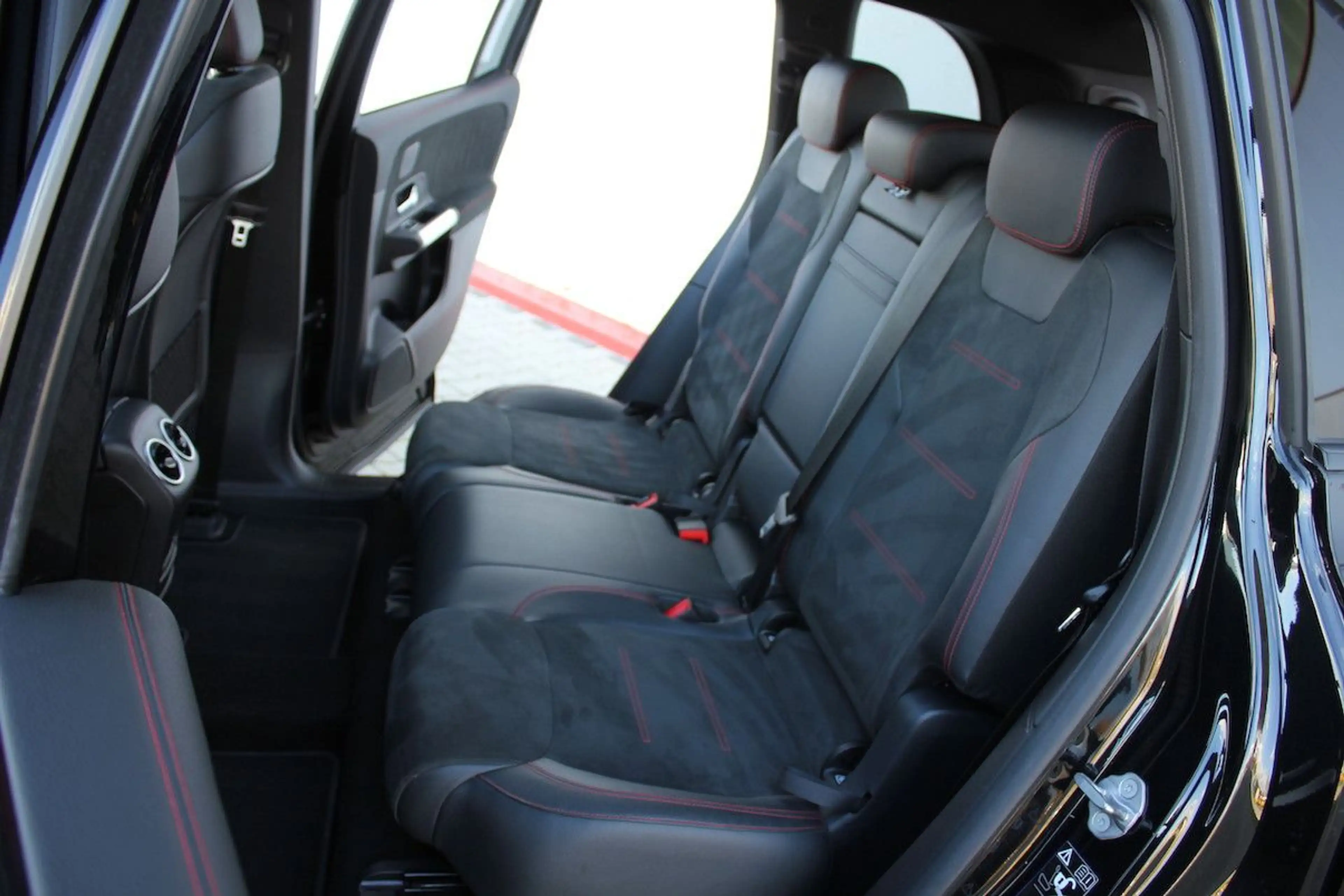 Mercedes-Benz EQB 300 4Matic AMG Night 7-Sitz 847 PANO 97,3 % — photo 10