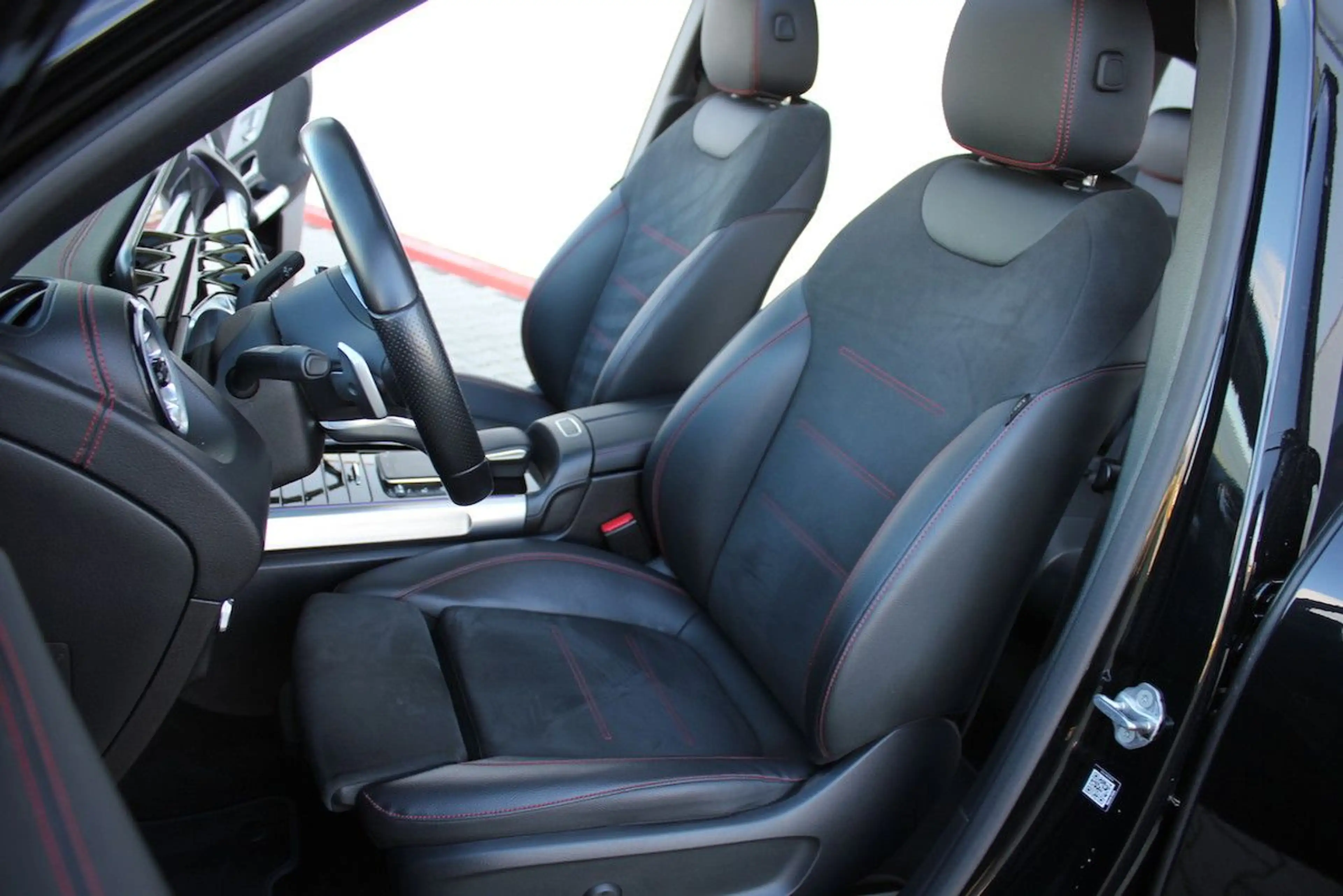 Mercedes-Benz EQB 300 4Matic AMG Night 7-Sitz 847 PANO 97,3 % — photo 7
