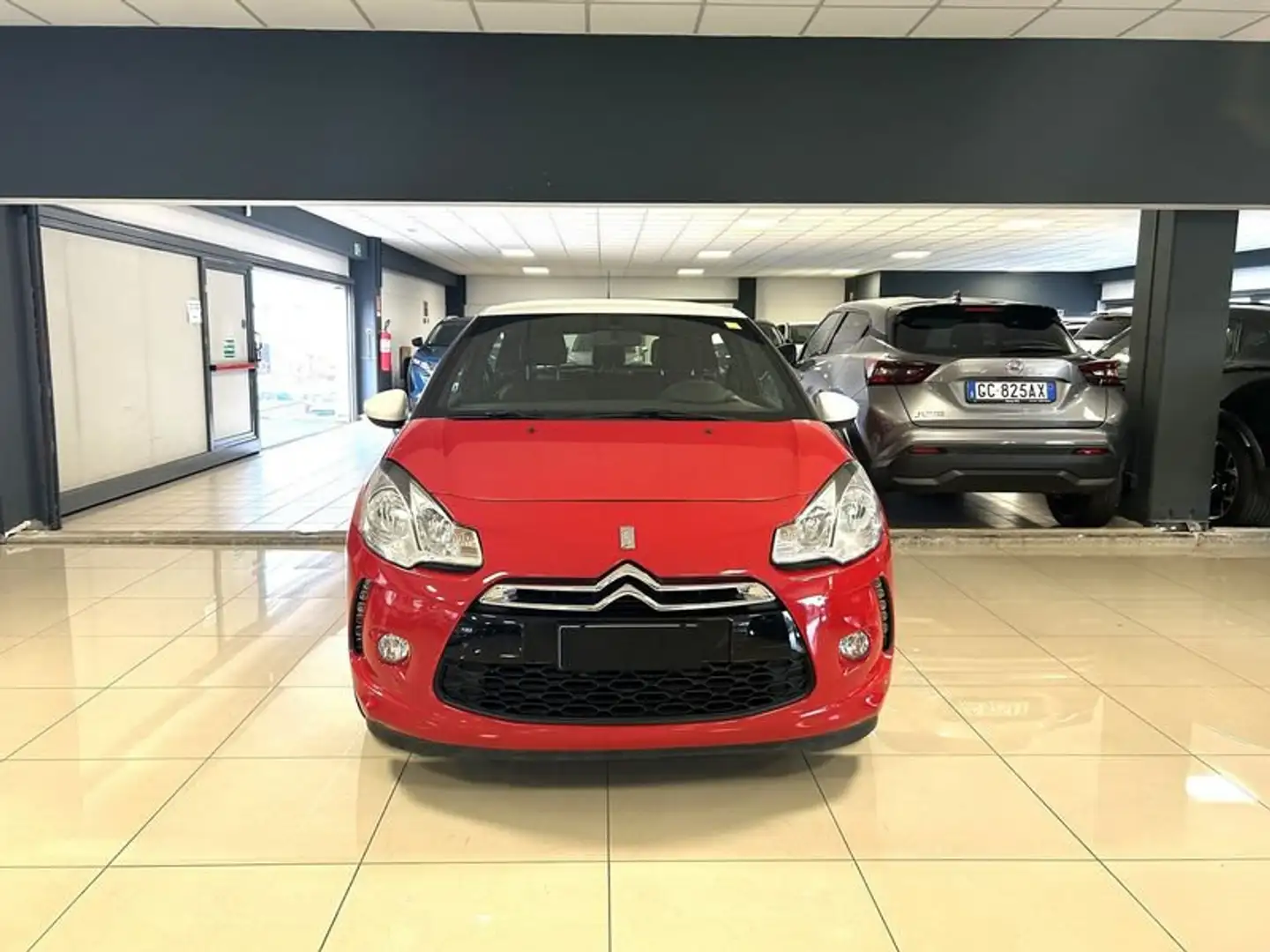 DS Automobiles DS 3 DS3 1.4 VTi 95 Chic Rot - 2