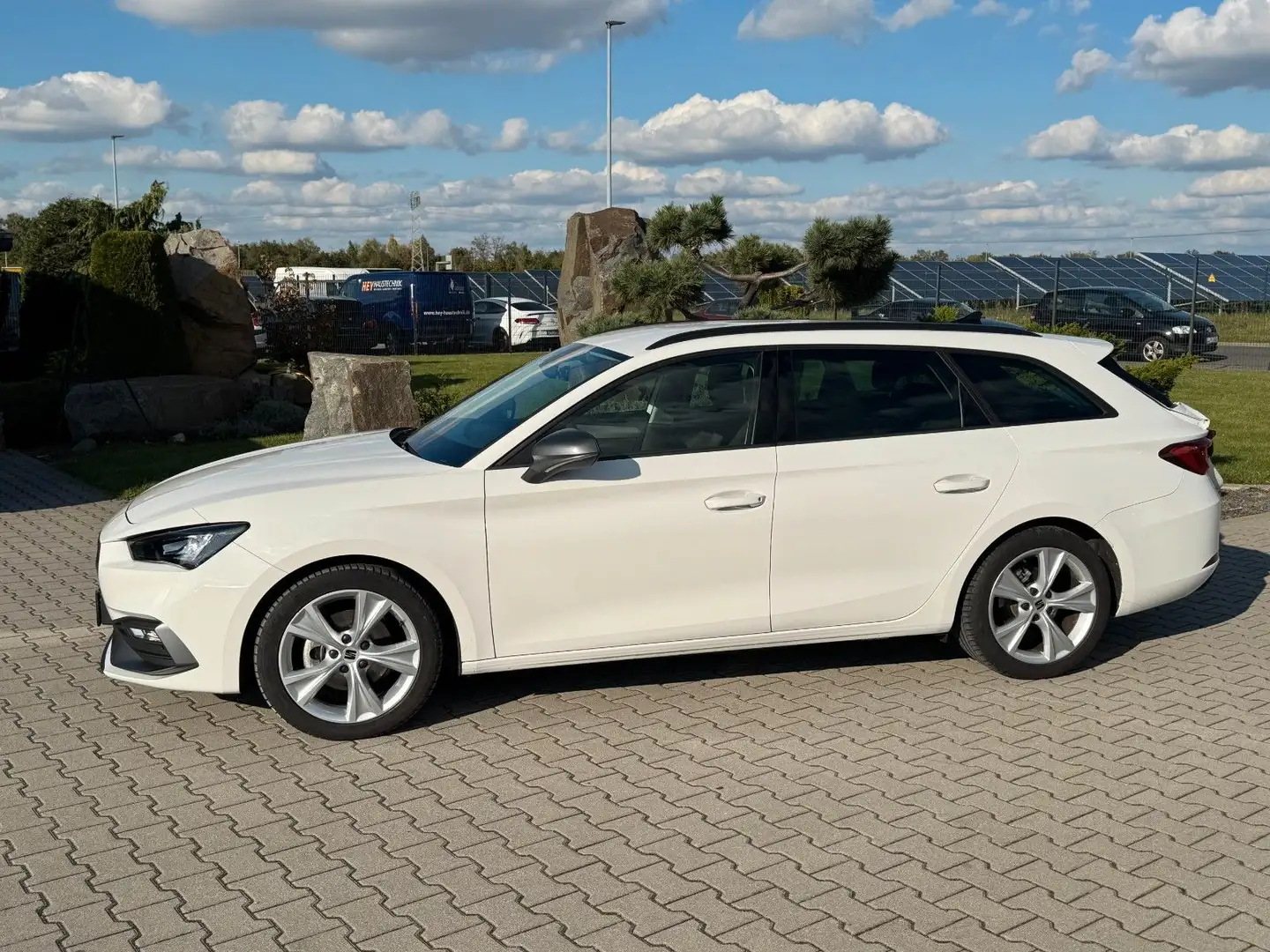 SEAT Leon Sportstourer FR 1.0 TSI LED NAVI AHK Weiß - 2
