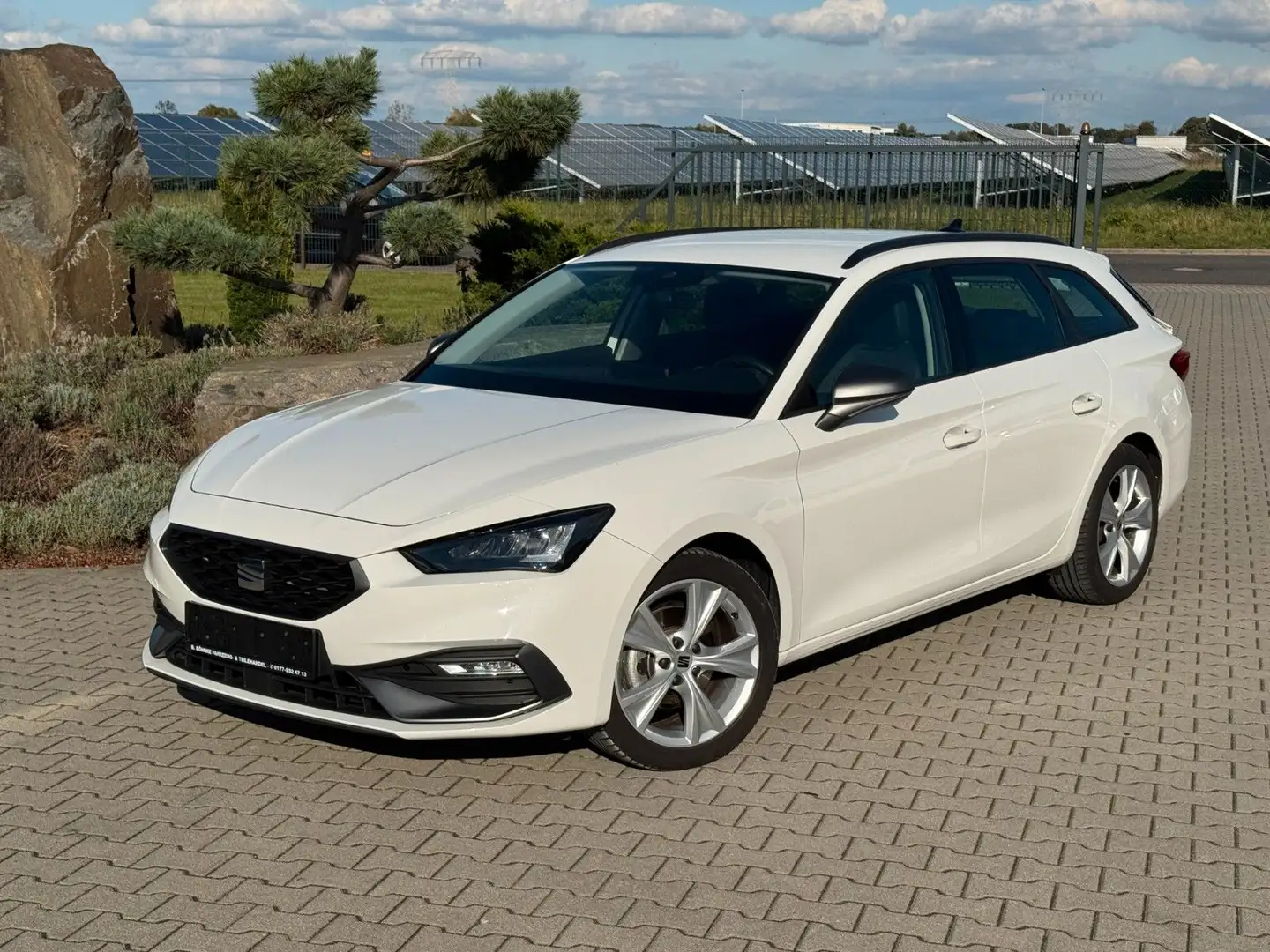 SEAT Leon Sportstourer FR 1.0 TSI LED NAVI AHK Weiß - 1