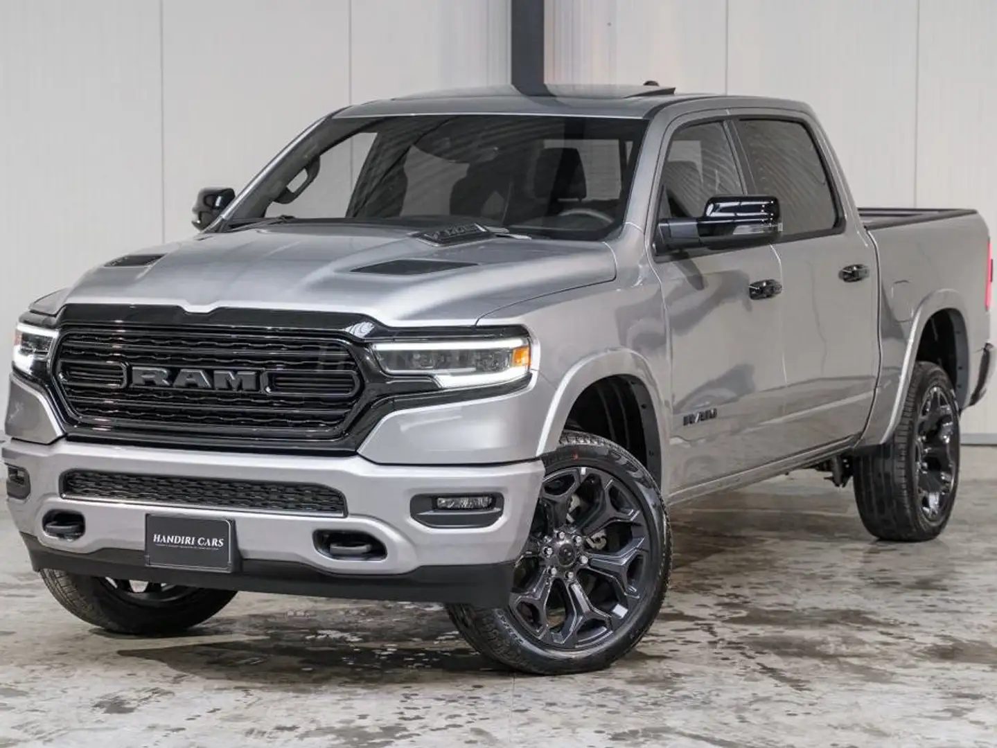 Dodge RAM New Limited € 69990 +ASH Night Edition Argent - 2