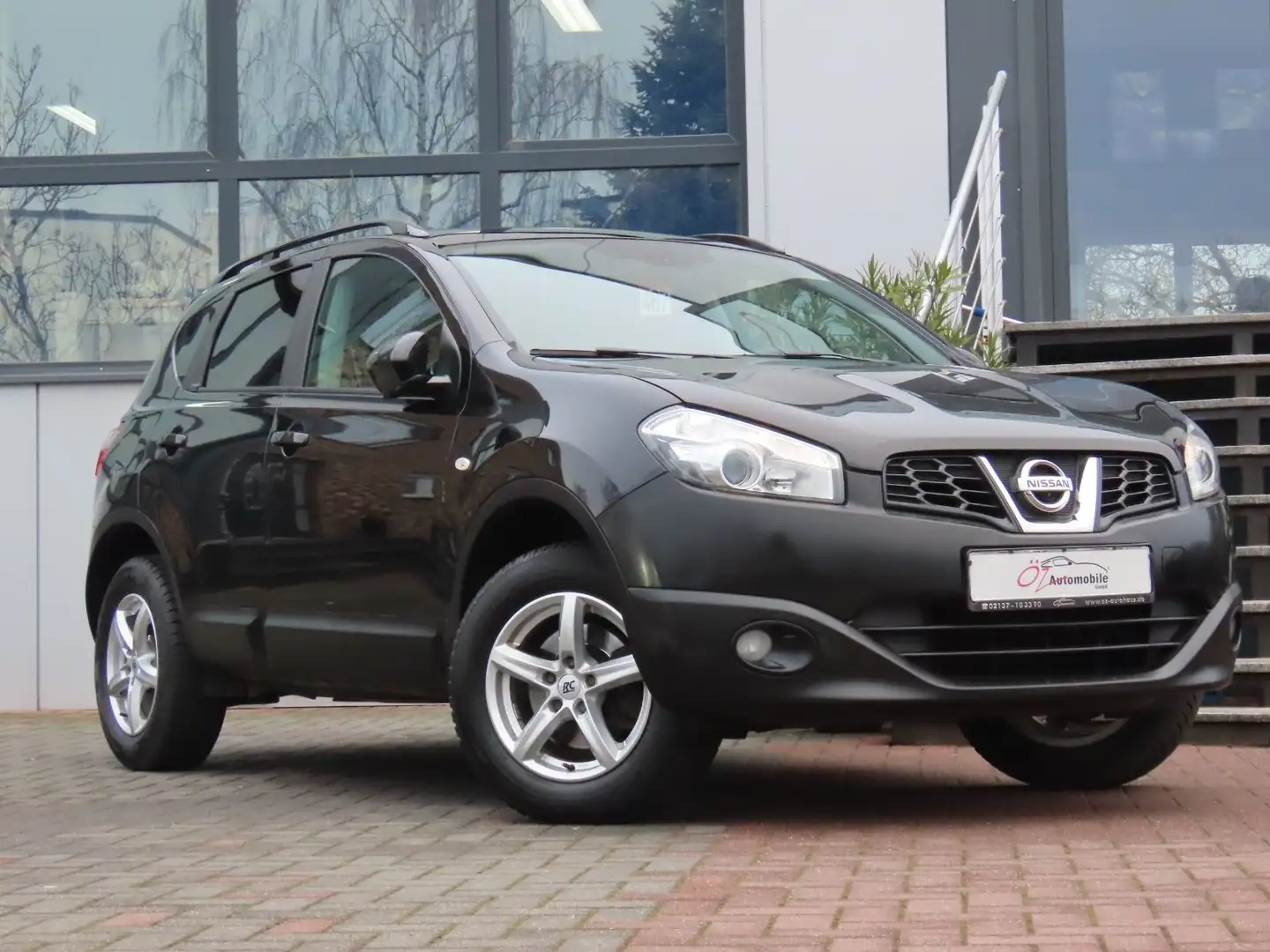 Nissan Qashqai 1.6 360° Pano Schwarz - 1