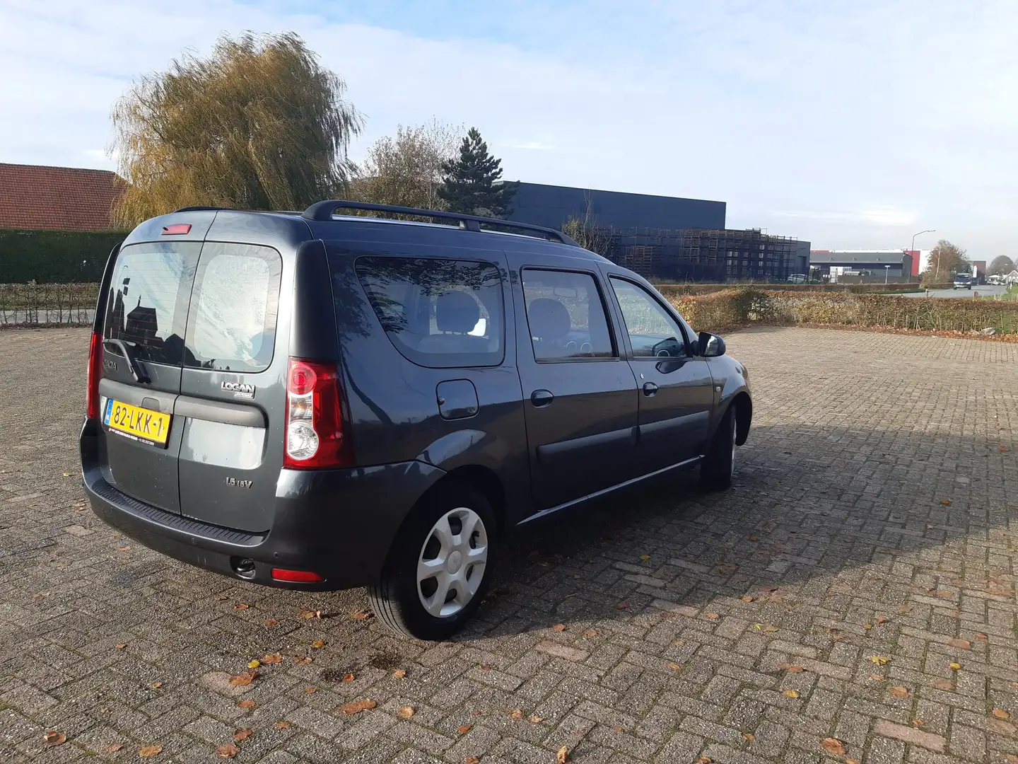 Dacia Logan Logan 1.6-16V Lauréate Grijs - 2