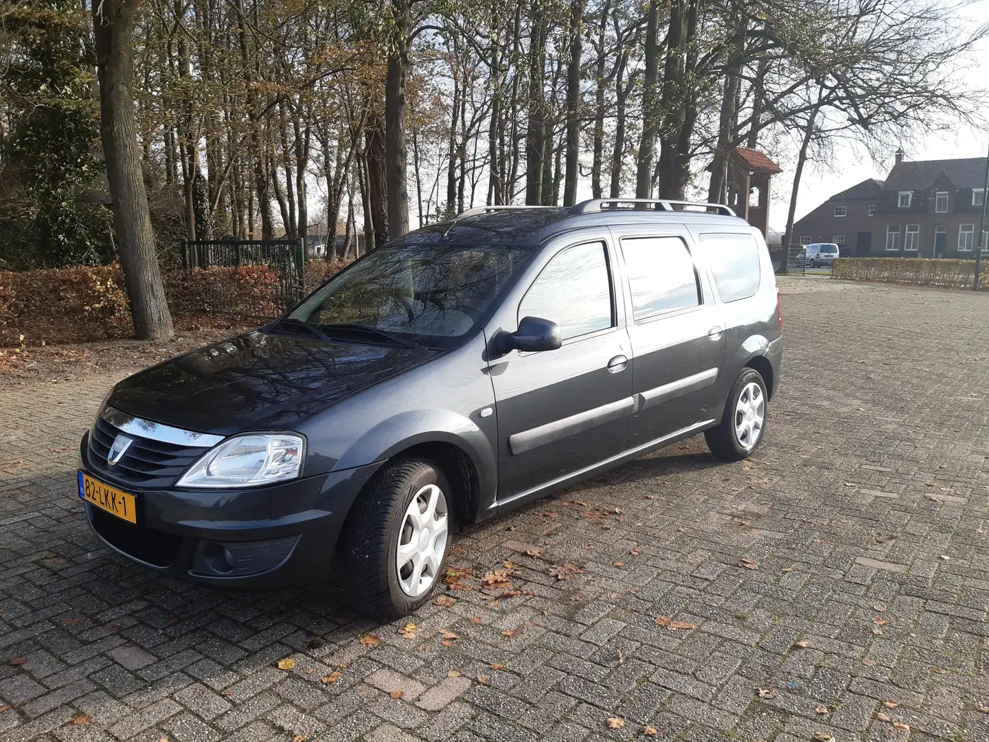 Dacia Logan Logan 1.6-16V Lauréate Grijs - 1