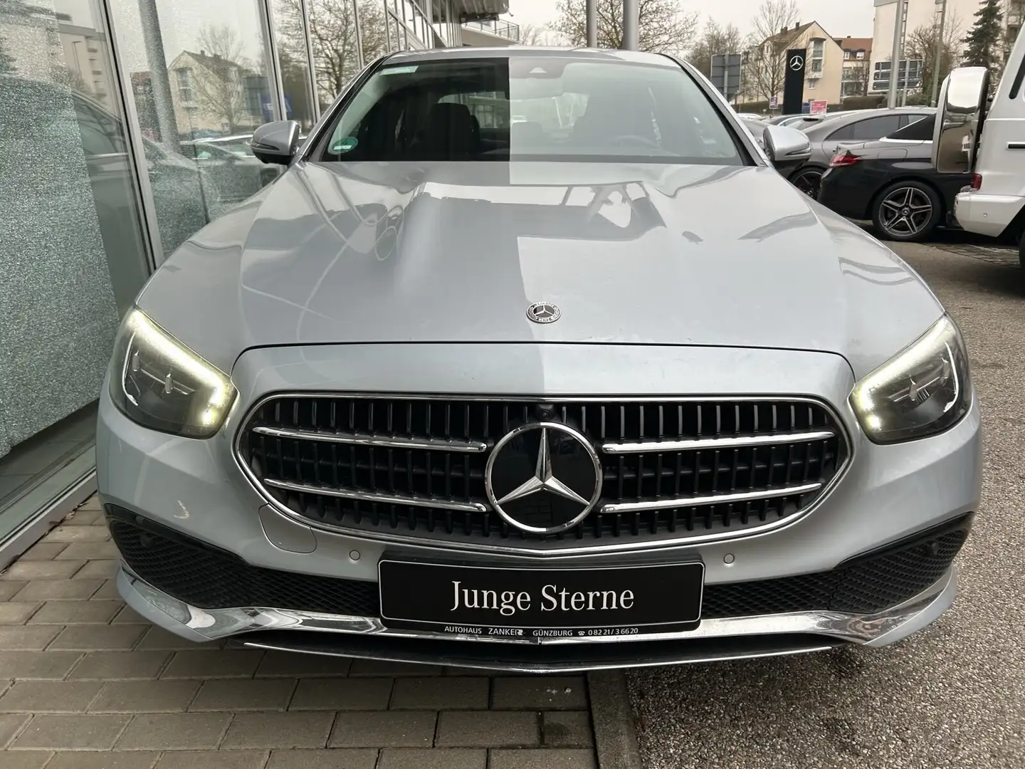 Mercedes-Benz E 300 E 300 Limousine Silber - 2