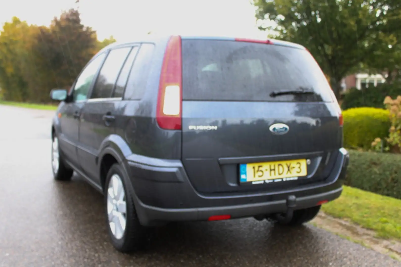 Ford Fusion 1.6-16V 100pk Futura airco/PDC/lichtmet. velgen/tr Gris - 2