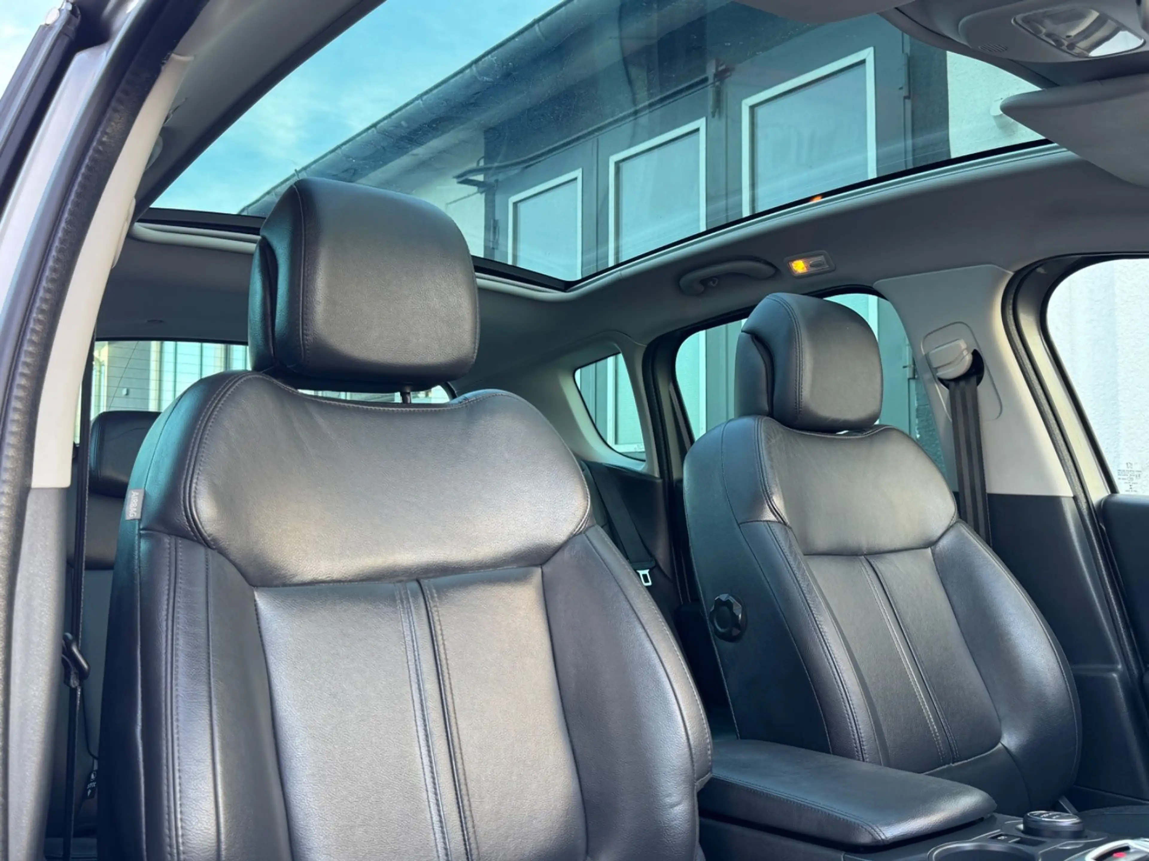 Peugeot 3008 Hybrid4 AUTOMATIK*NAVI*PANO*LEDER*XENON*PDC — photo 15