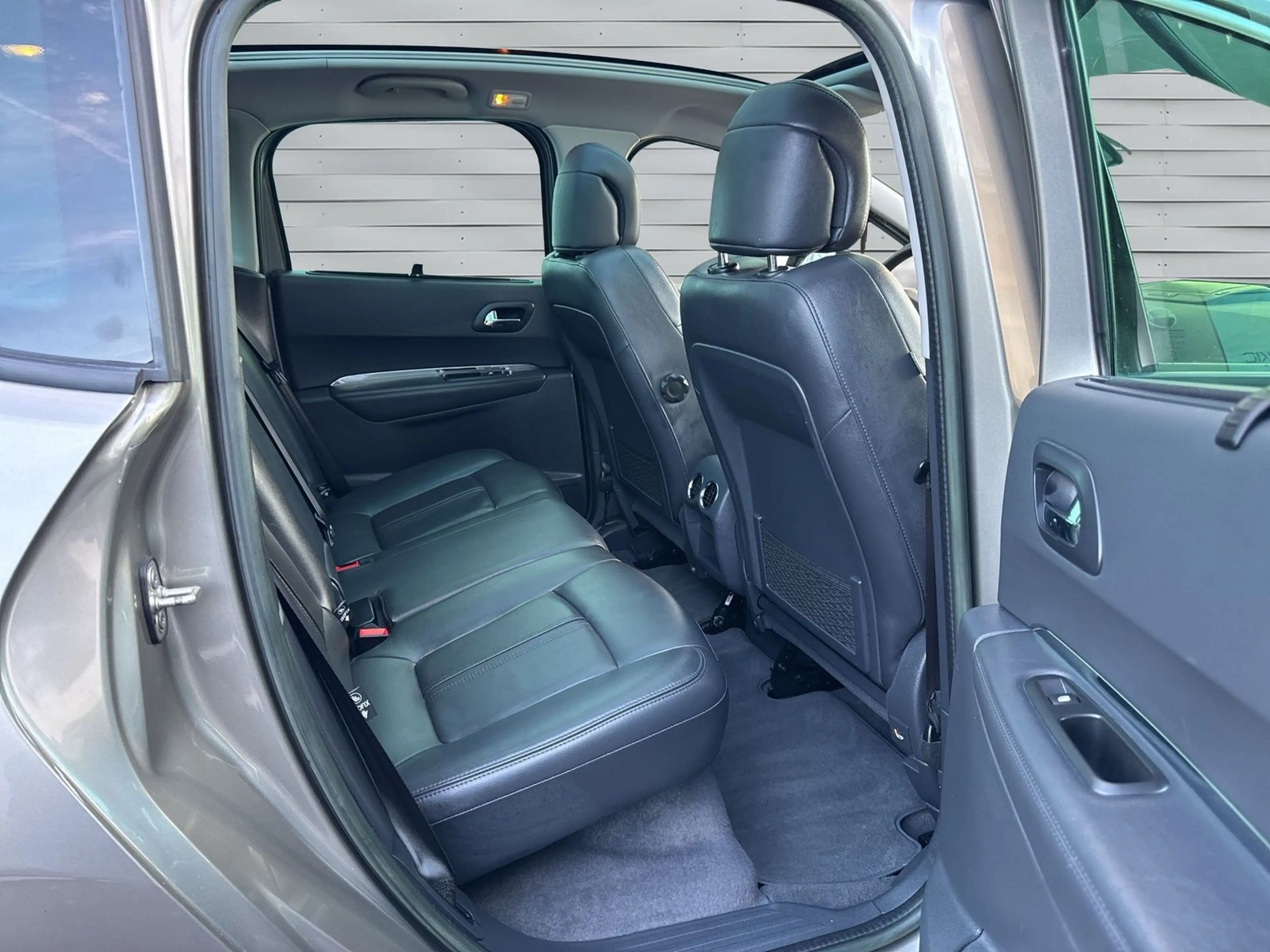 Peugeot 3008 Hybrid4 AUTOMATIK*NAVI*PANO*LEDER*XENON*PDC — photo 13