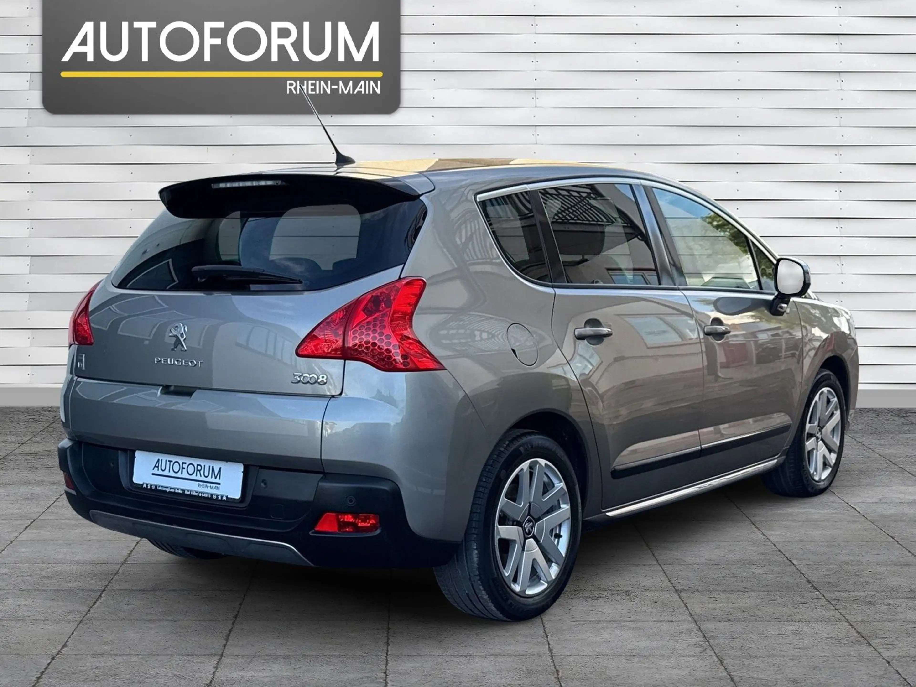Peugeot 3008 Hybrid4 AUTOMATIK*NAVI*PANO*LEDER*XENON*PDC — photo 8