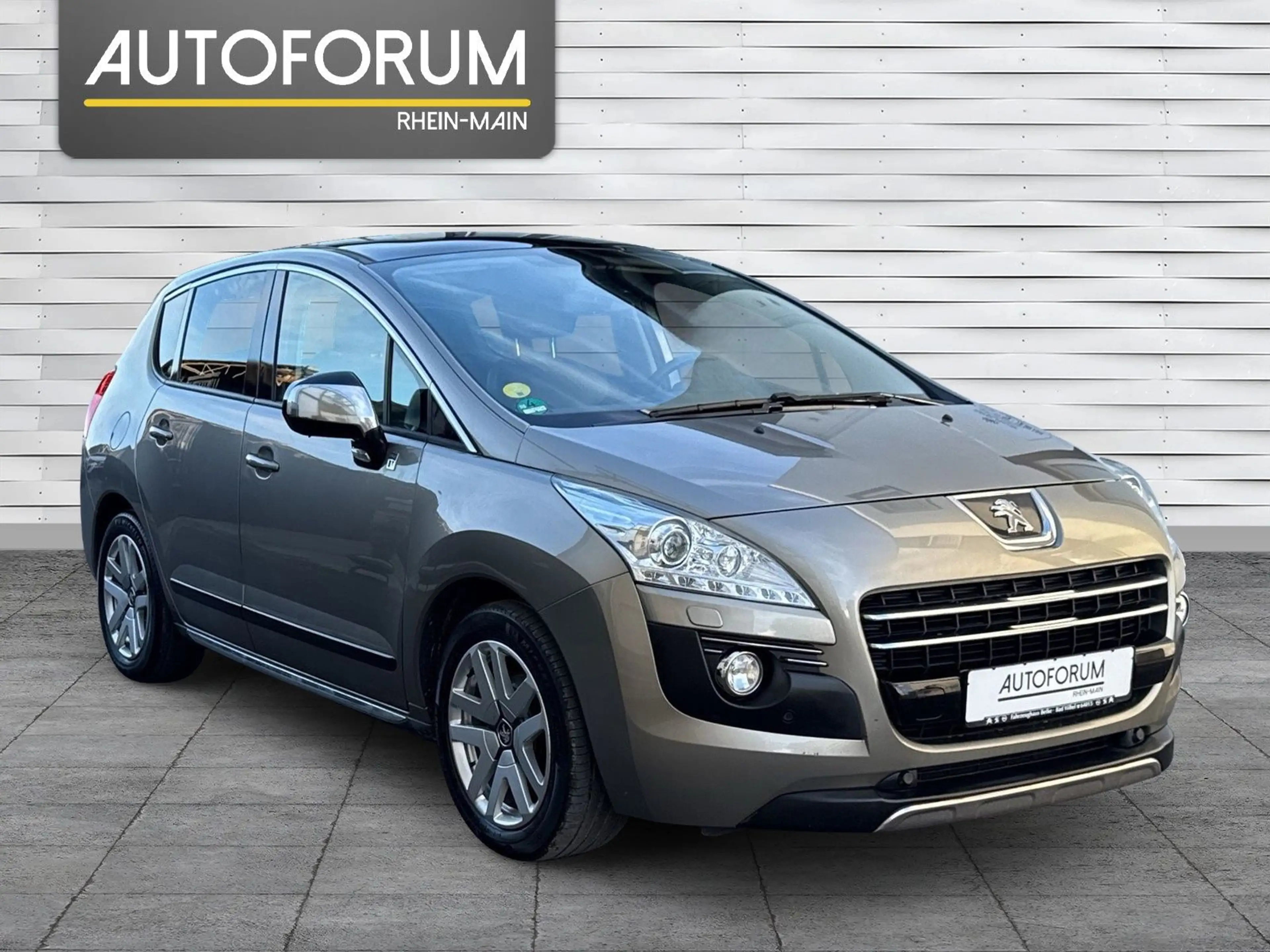 Peugeot 3008 Hybrid4 AUTOMATIK*NAVI*PANO*LEDER*XENON*PDC