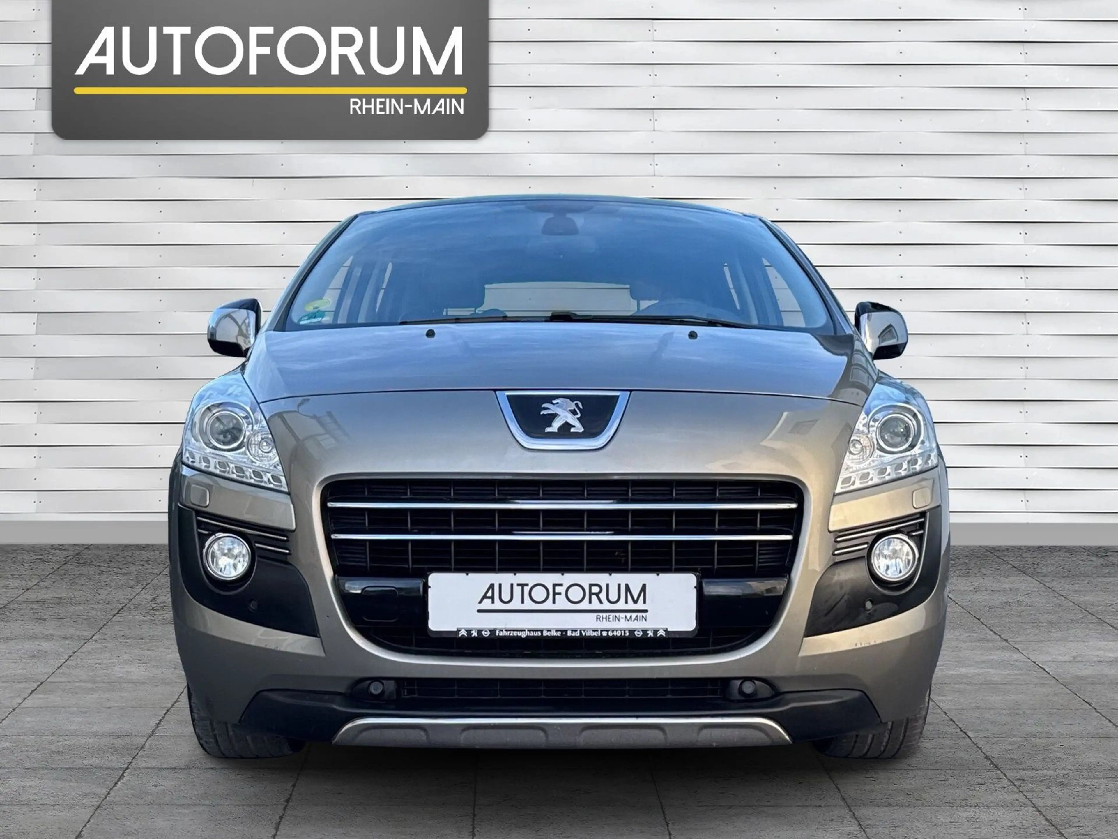 Peugeot 3008 Hybrid4 AUTOMATIK*NAVI*PANO*LEDER*XENON*PDC — photo 2