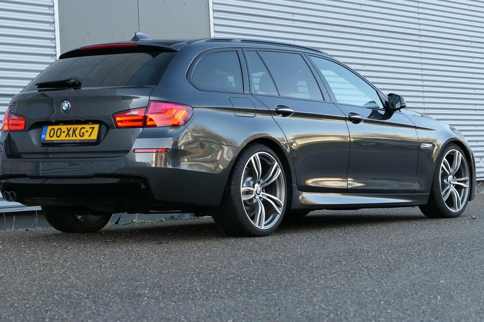 BMW 525 5-serie Touring 525d High Executive M-sport Navi P Grijs - 2