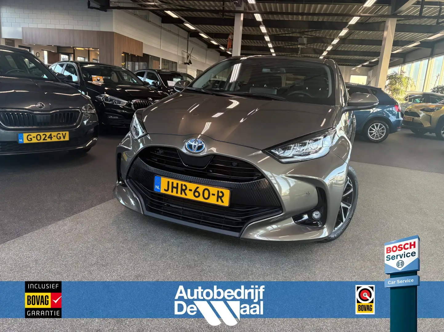 Toyota Yaris 1.5 Hybrid 115pk Business Plus CAMERA/CARPLAY/DODE Groen - 1