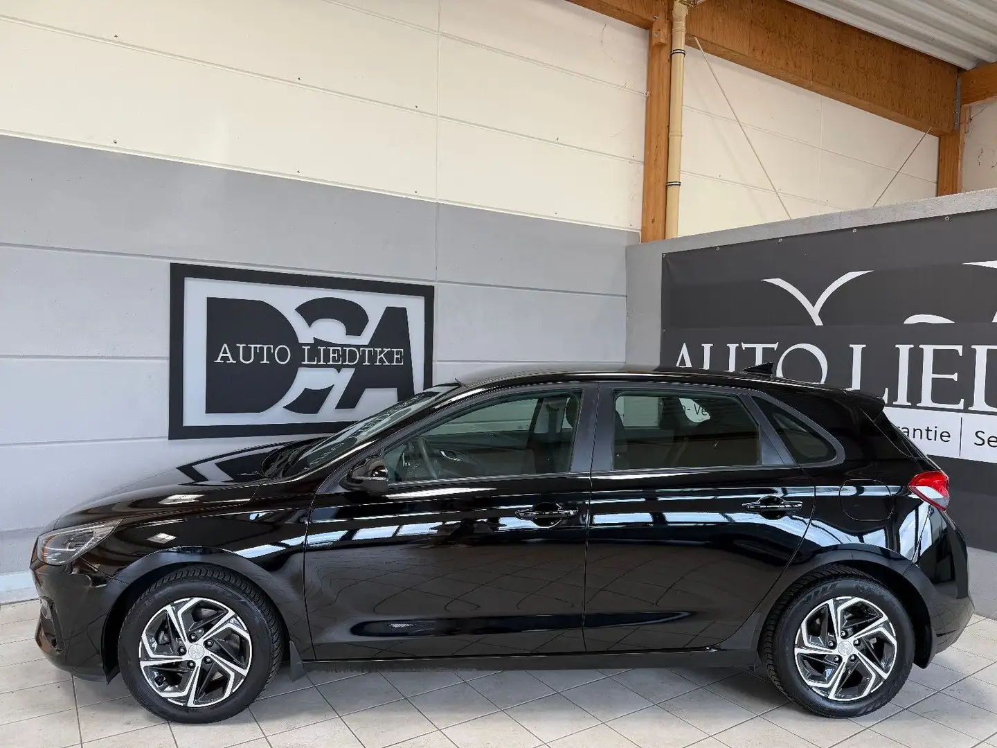 Hyundai i30 Intro Edition Mild-Hybrid/Navi/LED/Sitzhz./ Schwarz - 2
