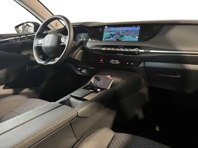 DS Automobiles DS 4 view 15