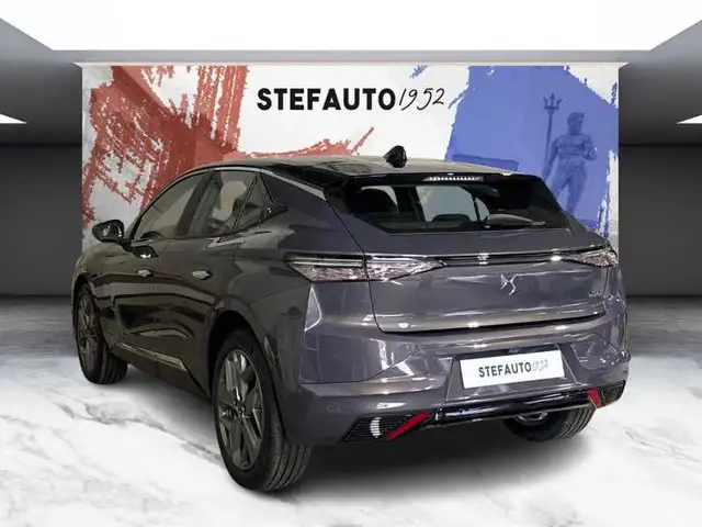 DS Automobiles DS 4 view 5