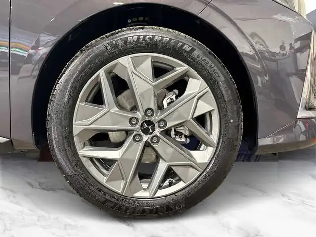 DS Automobiles DS 4 view 8