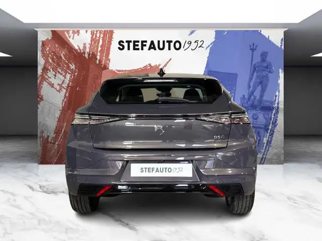 DS Automobiles DS 4 view 6