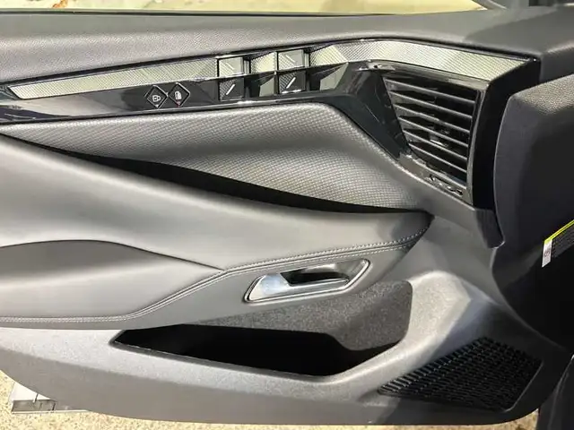 DS Automobiles DS 4 view 10
