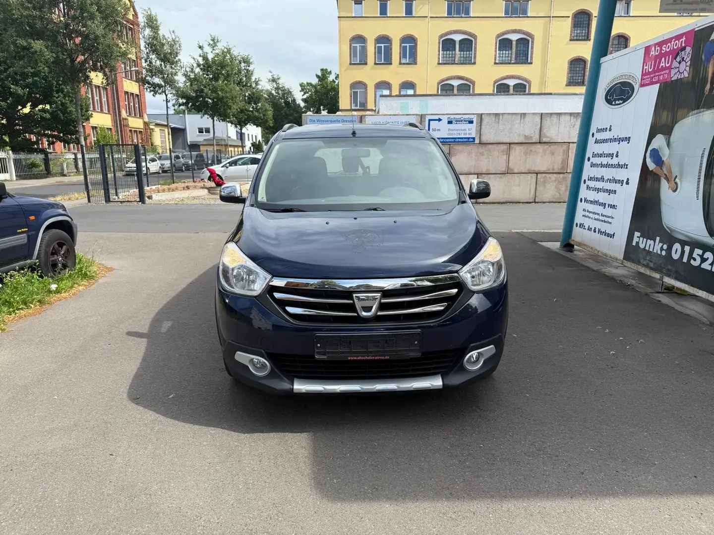 Dacia Lodgy 1.6 MPI 85 LPG Laureate Bleu - 2