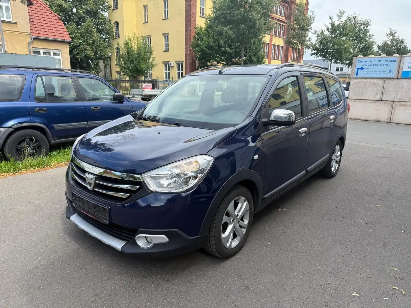 Dacia Lodgy 1.6 MPI 85 LPG Laureate Bleu - 1