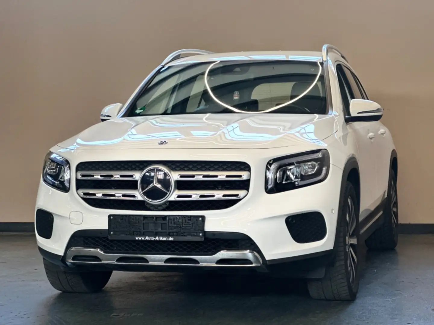 Mercedes-Benz GLB 200 LED/NAVI/KAMERA/SHZ/LEDER Wit - 1