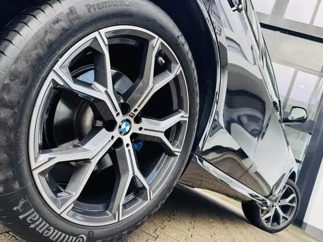BMW X5 view 4