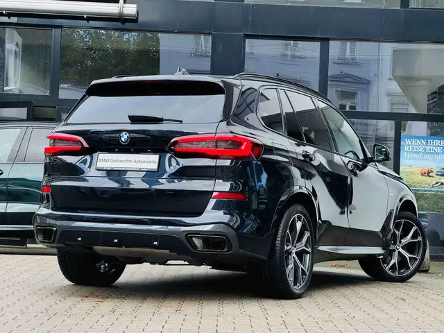 BMW X5 view 2