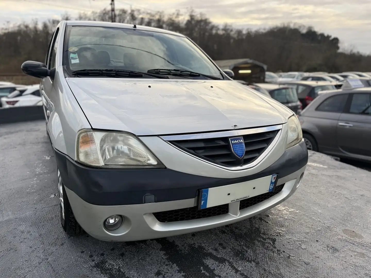 Dacia Logan 1.6 MPI 90CH LAUREATE Gris - 2