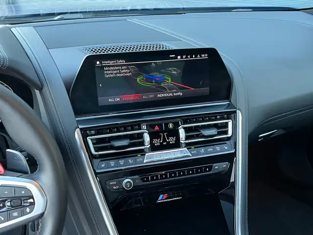 BMW M8 Competition*Marina Bay Blue*Carbondach*Neuwertig* Ansicht 23