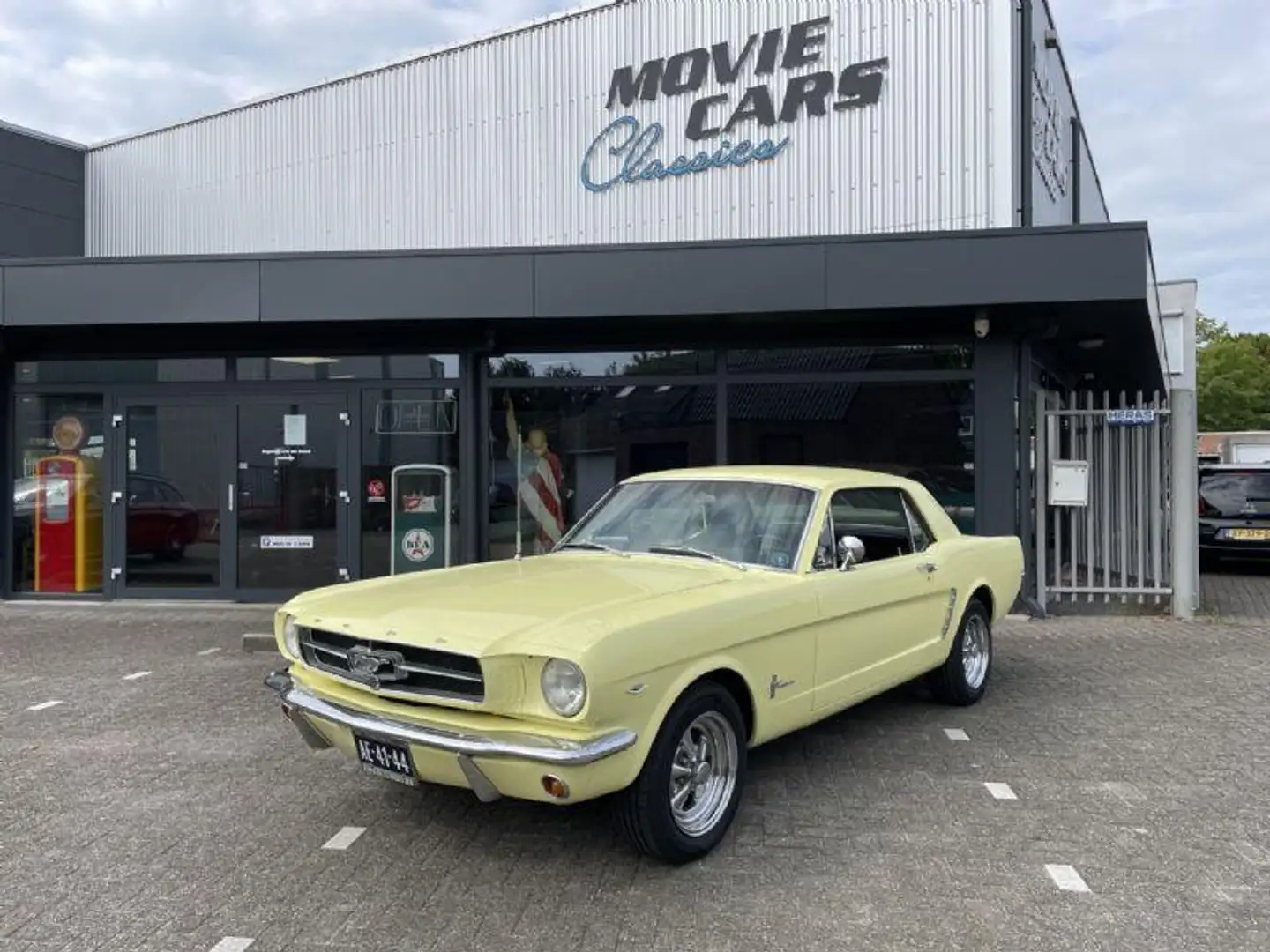 Ford Mustang USA Geel - 1